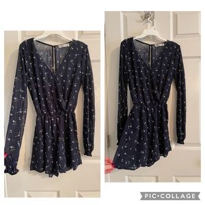 Hollister floral romper. Size XS, worn once. Sheer sleeves, flattering v-neck.